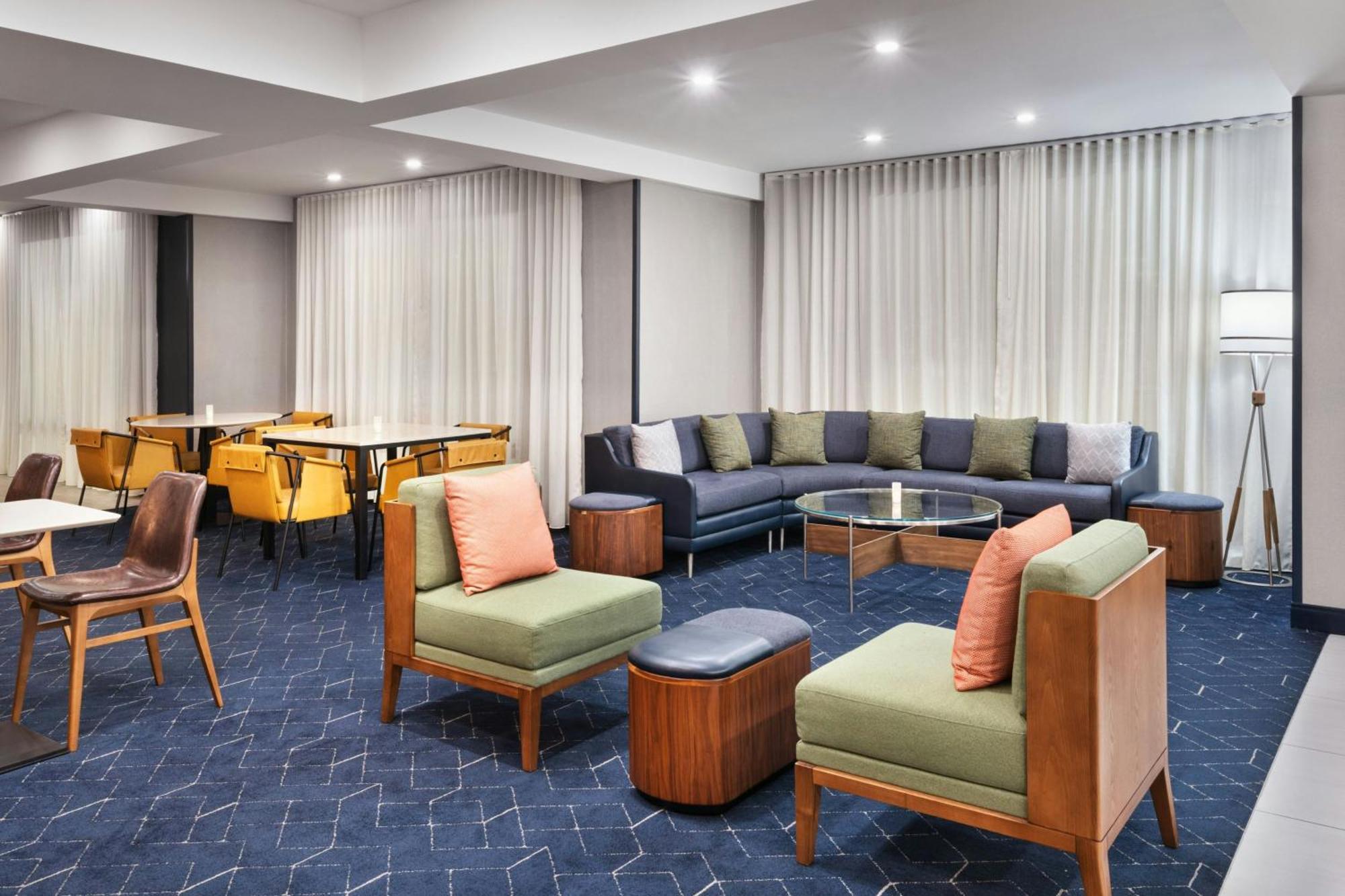 Courtyard Mobile酒店 外观 照片
